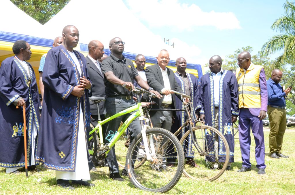 MTN Uganda's John Paul Okwi alongside Toro Premier Stephen Kiyingi launch the bicycle race second edition as kingdom minister look on